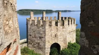 vár